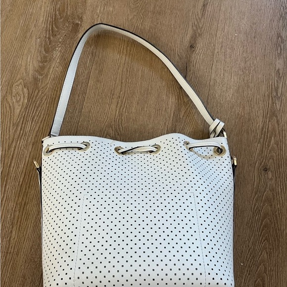 MICHAEL Michael Kors White Perforated Bucket Bag Shoulder Bag Gold Accents - Picture 1 of 4